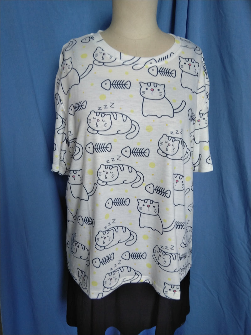 Sleepy cats and bones tee, sz 14