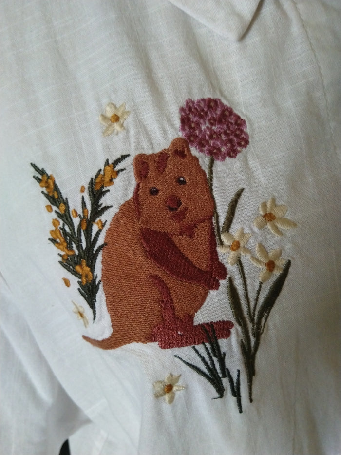 What in the Australian animal shirt is this? Sz 14